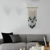タペストリーぶら下がっているマクラメのタペストリーディップ染料織り壁とタッセル飾り手織りベージュコットンロープデコレーション