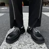 Sıradan ayakkabılar erkekler kare ayak parmağı derbi adam deri sokak kıyafeti moda kalın platform düğün soafers b220