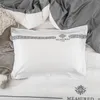Set di biancheria da letto 2024 60 Colore a strisce da ricamo lungo in velluto lungo abbinata a quattro pezzi Set di lusso di cotone puro può essere personalizzato grigio bianco
