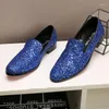 Klädskor italienska män läder paljett slip på loafers mäns avslappnade blå glitterlägenheter sammet tofflor mens bröllop