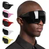 Lunettes de soleil enveloppe futuriste autour des nuances de protection UV400 surdimensionnées Rave Lens incurvé Y2K 2000