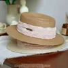 Flat Top Hat Womens Summer Pleated Hat Decoration Liten doftande vind Wide Brim Sunshade Hat Fashionabla och mångsidig för semester Elegant stråhatt