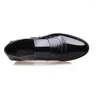 Sapatos de vestido Homens Oxford Business Soft Casual Couro Respirável Homens Pointy Mocassins Flats Zip Slip-on Driving