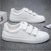 Scarpe casual Primavera ed estate Sneakers sportive in tinta unita con lacci da uomo bianche piccole D431