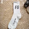 Strumpor hoSiery chaopai dimma multitråd sportstrumpor ess brev mens och kvinnors bomullsstrumpor high street skateboard par fast färg foundation