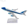 Modello di aereo in scala 1/400 aereo in lega Boeing 747 Air Force One 16 cm aereo in lega B747 modello per bambini regalo per bambini per la decorazione della collezione YQ240401