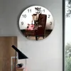 Väggklockor Pig Cow Chicken Sitting On Chair Round Clock Modern Design Home vardagsrum Dekoration Barnköksbord