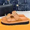 Verano nuevo llega parejas zapatillas de playa pista abierta peep toe suela gruesa afuera para caminar mujeres y hombres diseñador de marca clásico chanclas de vacaciones