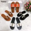 2024 novos chinelos de ferragem fivela primavera verão designer casual sapatos planos sandálias populares das mulheres slides