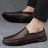 Sapatos casuais de couro genuíno homens formais mocassins mocassins italiano respirável deslizamento em barco masculino plus size 37-47