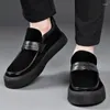 Chaussures décontractées Style britannique Hommes De Luxe Mode Slip-on Chaussure Paresseuse Marée Noire Vache En Daim Mocassins En Cuir Respirant Plate-Forme Plate-Forme Chaussures