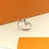 18K Gold V marka prosta projektant Pierścień dla kobiet luksusowe zaręczyny Pierścienie miłosne Pierścienie biżuterii