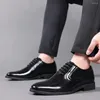 Sapatos de vestido homem clássico oxfords meio brogue plain-toe retro toe confortável couro lace-up sapato de festa de casamento de negócios