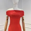 Casual klänningar Ankomst 2024 Röd vår sommar solid sexig ärmlös från axeln rygglösa diomands bodycon stropplös kvinna midi klänning