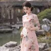 Vêtements ethniques Femmes Rose Broderie Cheongsam Demi Manches Slim Plus Taille A-Line Robe Vintage Costume De Fête S À 4XL Élégant Qipao S2509