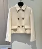 Giacche da donna Cappotto dritto design corto doppio petto a conchiglia versione tascabile tipo moda autunno 2024