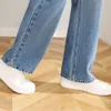 イワノハイウエスト秋の女性のためのワイドレッグジーンズは、床の長さのズボンの感覚を持つスリムで小柄なデザインを見せています
