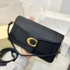 Designer tabby väska lyx tote flickor modeväska kvinnor axel toppkvalitet fast med kedjemode väska riktig pickup buckle macaron