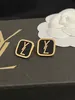 Butikowy luksusowe kolczyki złota marka projektant logo logo wysokiej jakości mosiężne kolczyki zaprojektowane do uroczych damskich przyjęcia urodzinowych