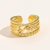 2024 Projektant biżuterii Europa i Ameryka w stylu Lady Love Pierścienie Kobiety Modna biżuteria ślubna Dostarcza złoto platowany miedziany palec regulowany paznokcie hurtowa
