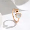 Diseñador Chopard Heart Ring V Oro Ring de amor Chopin de alta calidad para mujer El nuevo corazón, el anillo blanco en forma de corazón de Fritillaria, con sentido avanzado Xiao Familia