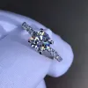 リング925スターリングシルバー1CT 2CT 3CTラウンドブリリアントカットモイサナイトリングラボダイヤモンドウェディングエンゲージメントジュエリー4プロン