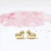 Pendientes de tuerca de corazones llenos de moda Diseño de superficie lisa Protección del medio ambiente Aleación de zinc Material Oro Plata Rosa Tres colores 207y