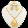 Set di orecchini e collana, gioielli italiani placcati in oro da donna, con grande pendente dal design scavato e regali di gioielli a catena lunga da 60 cm
