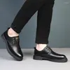 Sapatos casuais masculinos de couro oxfords marca moda ferramentas homem negócios design confortável rendas até vestido preto calçado