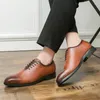 Scarpe casual in pelle da lavoro formale 2024 Brogue classico abito italiano da uomo elegante oxford da ufficio