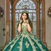 Sparkly verde smeraldo abiti stile quinceanera applicazioni dorate perline in pizzo cinturino per spaghetti abito da ballo cristalli abiti da 15 anos