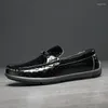 Scarpe casual in pelle verniciata per uomo 2024 Mocassini uomo neri Slip On Uomo Sapato Masculino Zapatillas