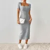 Casual jurken Effen kleur Vierkante halslijn Jurk Elegante hals Midi voor dames Gebreide elastische magere zomerfeesten