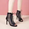 Klänningskor Kvinnors klackar 2024 Summer Sandals Cut-Out Net Trend Black Lace-Up Sexy Open-Toe Boots Stiletto