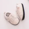 Primeiros caminhantes sapatos infantis de outono para bebês meninas e meninos o passo em meias de couro com bordas macias