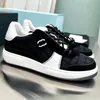 Designer femminile Popolare Panda Board Shoes Cute Cookie Shoes Colore abbinato Pelle di vitello Tomaia Fodera in pelle di pecora TPU Suola spessa Sneakers per donna Taglie 35-42