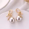 CLIP-ON SCREW BACK Vintage Metal Gold Big Shiny Pearl Clip örhängen Geometrisk oregelbunden design för Women Girl Non Pierced Ear CL292X