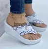 Sandálias de designer de luxo chinelos verão moda meninas fivela de metal sapatos de praia mulheres casuais sapatos de plataforma impressa cor sólida ao ar livre flip-flops