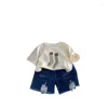 Ensembles de vêtements 2024 enfants coréens garçon 2pcs vêtements ensemble dessin animé imprimé manches courtes hauts taille élastique trou denim SS costumes pour tout-petits