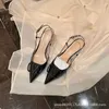 12% DI SCONTO Scarpe firmate Primavera/Estate Stile francese Punta a V con fibbia sul retro Sandali con tacco sottile e fascia dritta