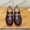 Scarpe eleganti da donna firmate di lusso Punta tonda Mocassini piatti Pelle di vitello lucida Catena hardware Piattaforme rosso vino Muli Oxford Slip on Ballerine Sandali neri