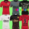 23 24 Maglie da calcio Club Tijuana A. MARTINEZ L. CAVALLINI K. CASTANEDA L. RODRIGUEZ C. RIVERA A. CANELO C. GONZALEZ Edizioni speciali Maglie da calcio Uniformi