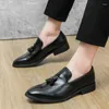 Sapatos casuais masculinos deslizamento na moda brilhante luxo brogue mocassins anti-deslizamento apartamentos formais mocassins condução zapatillas