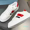 2024 Novità Scarpe Sneakers Moda Piccole scarpe bianche Coppia modelli Rilancio Elegante e generoso Pelle di vacchetta Misto Pelle di pecora Colorata