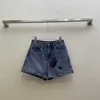 Kvinnors shorts designer 2024 Vår/sommar ny fashionabla och avslappnade tjejålder reducerar kontrastfärgbrev broderade denimshorts dlir