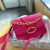 Bolso de sobre de diseñador Bolso de un solo hombro para mujer Bolsos de cartero con cadena Lady Valentintino Remache Bolso de cuero genuino Straddle Nuevo Diagonal suave