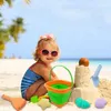 Sand Play Water Fun Sand Toys For Kids 7st Sand Toy Set For Fun Portable Rake Shovel Söta sandformar Fällbar strandhink med Mesh Bag för sommaren 240402