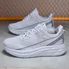 Designer sneakers män löparskor svart orange mörkblå andningsbar klassisk bekväm gå utomhus mjuk sport zapatos mens tränare