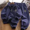 Autumn Winter Boys Clothing Set Solid Color Letter Patroon PulloVerPants 2PCS voor 4-14 jaar Kinderen Casual knap sportpak 240328