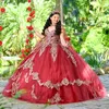 Красное блестящее платье Quinceanera, бальное платье, золотое кружево, аппликация, бисер, тюль с накидкой, корсет, Sweet 16 Vestidos De 15 Anos